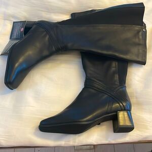 BLONDO CANADA WATERPROOF LEATHER BOOTS.   NEW.  STYLE IS TRUDY